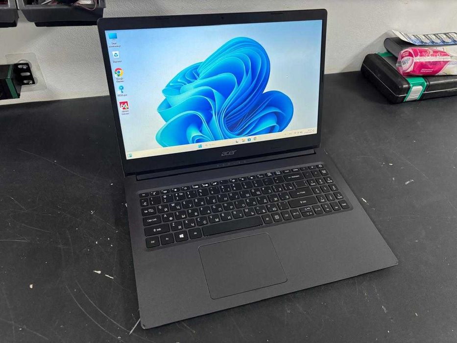 Ноутбук Acer для работы и игр работает шустро CORE i5