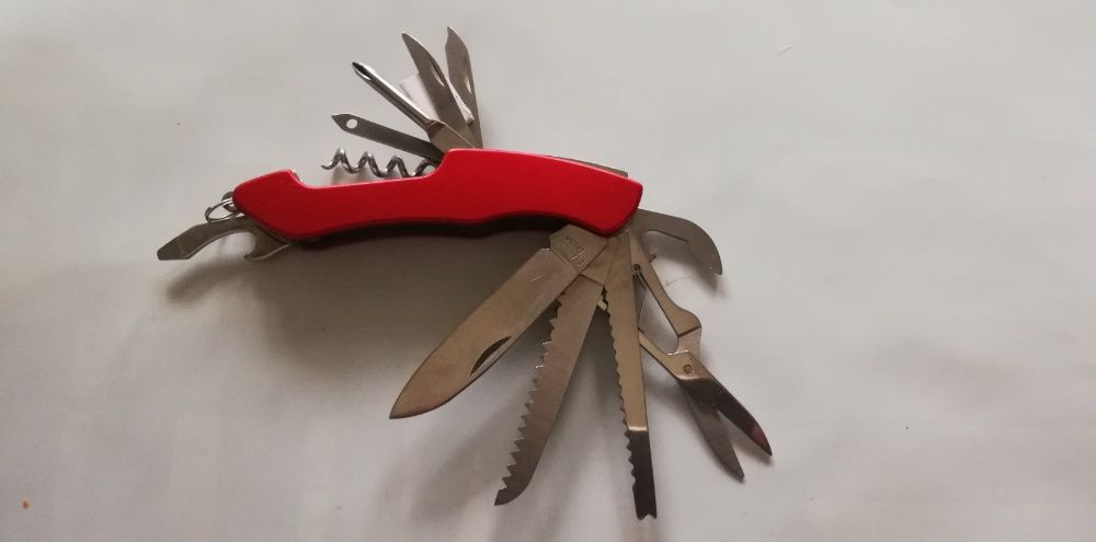 Мултифункционален джобен нож