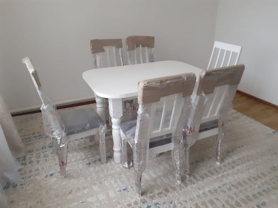 Стол для кухни и стулья Новые