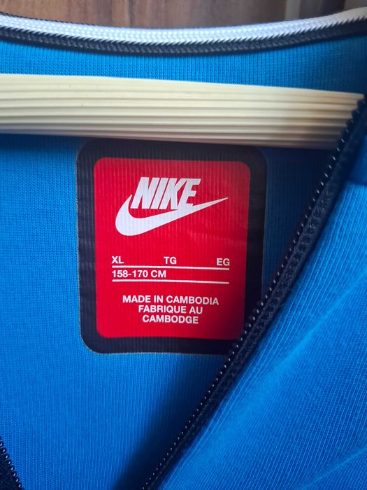 Nike tech.