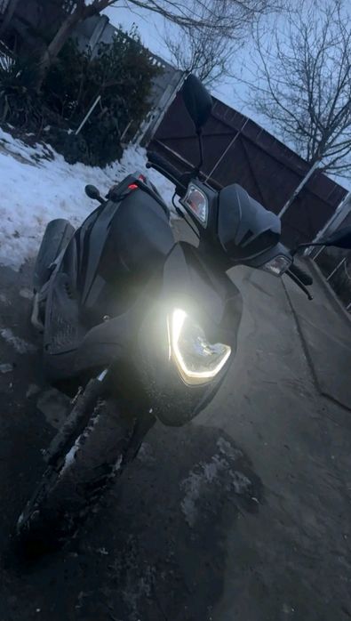 Vând sau schimb scuter