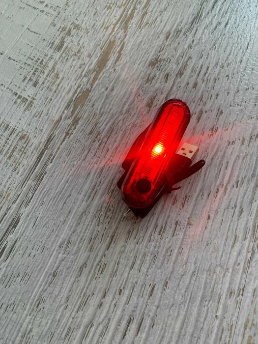 Задна LED стоп лампа за колело–лесен монтаж, ултра ярка, USB зареждане