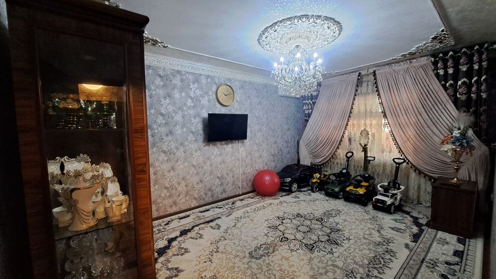 Олмалик шахрида 3 хонали квартира