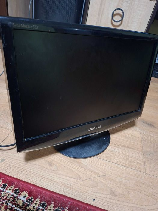 Monitor Samsung model mai vechi