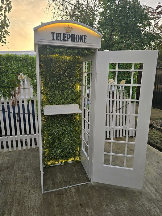 Cabina telefonica de vânzare / Audio Guestbook