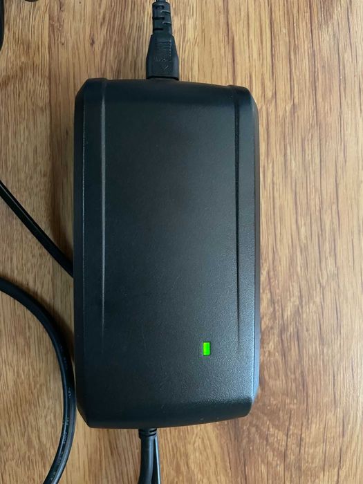 Giant 42V 4A (3 pin) GLI 180A / зарядно за електрически велосипед