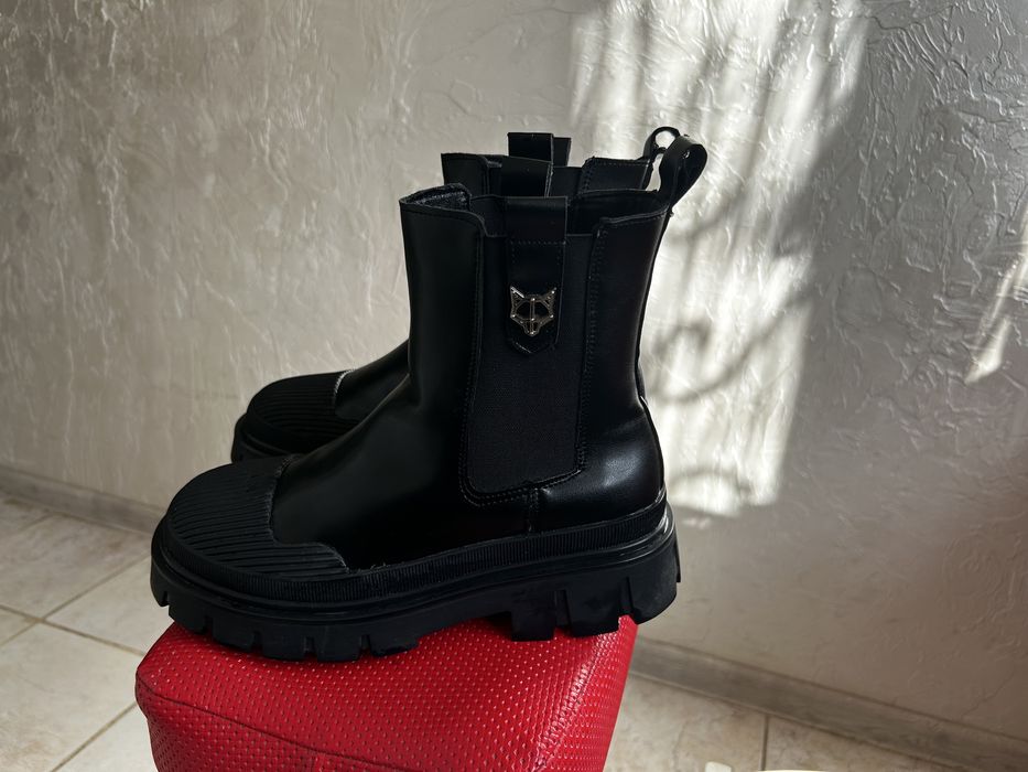 Черные зимние ботинки женские