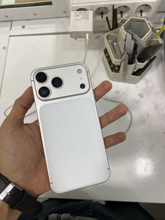 17 Pro Max 256GB 83% Silver