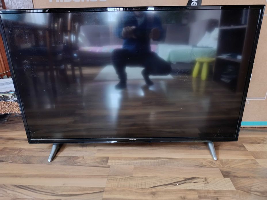 Продавам телевизор Хитачи