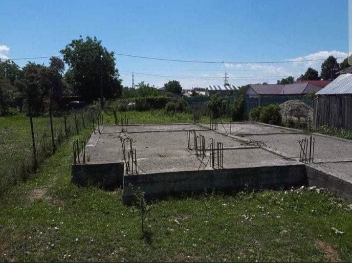 Teren 400 m/p cu două deschideri la două strazi asfaltate
