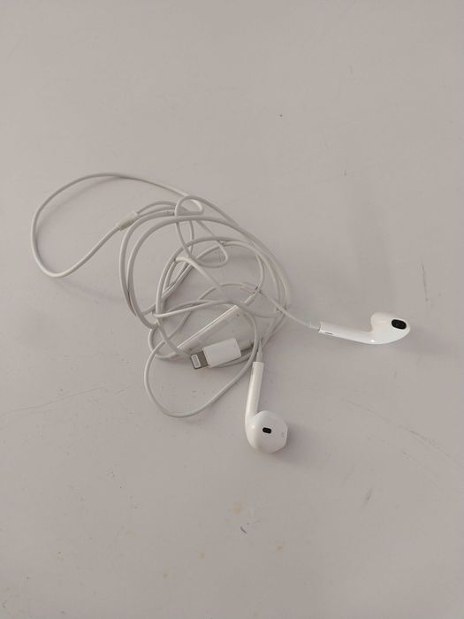 Продаю 2 колонки,наушник на айфон
