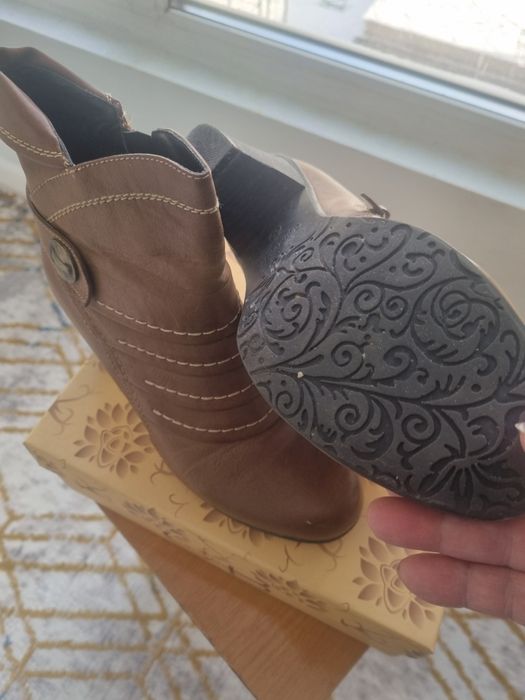 Продам сапожки  осенние  7000 тыс