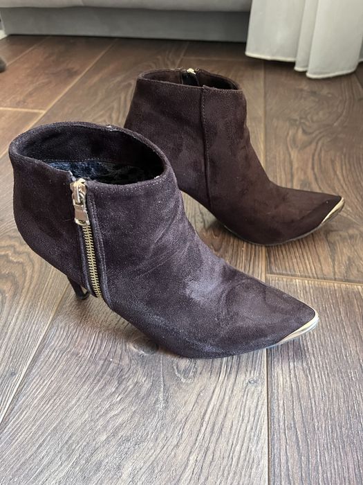 Кафяви дамски боти с ток