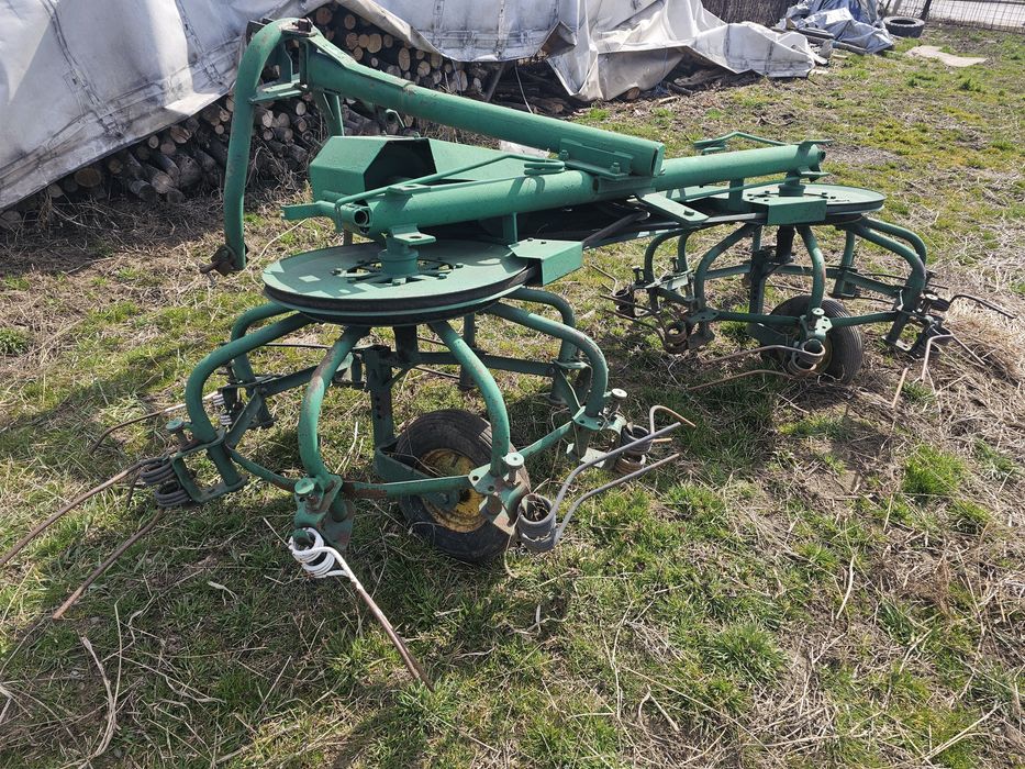 Grebla fan , impraștietoare fan , se vinde .