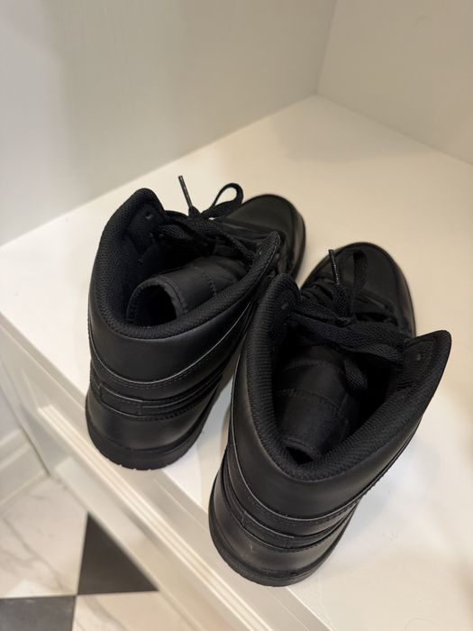 Продам новые кроссовки Jordan оригинал