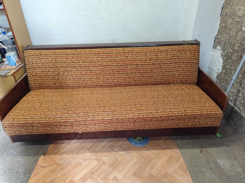 Разтегателен диван !