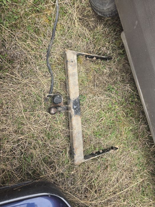 Cârlig plus instalație plus șuruburi Volkswagen T5 original