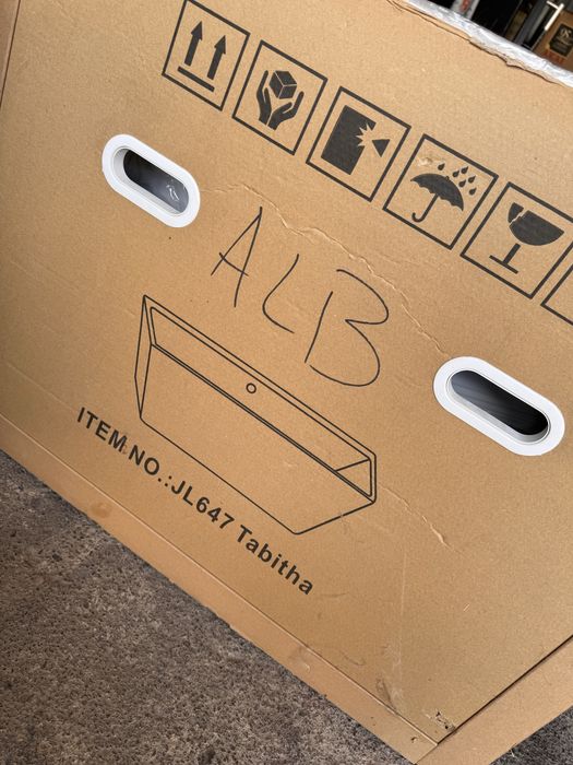 Cada baie - culoare alb