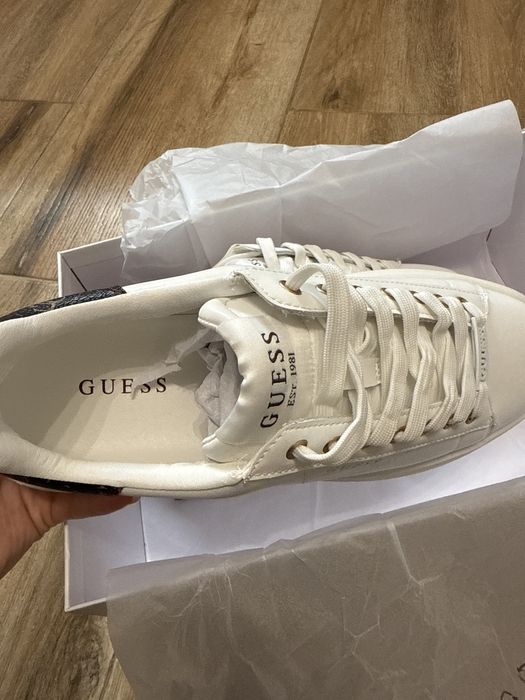 Обувки GUESS, неизползвани