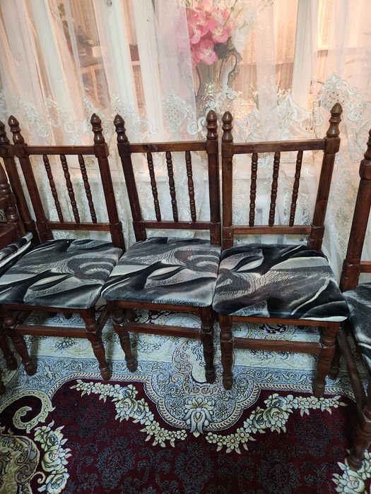 Срочно недорого продаётся  6 стулья в хорошем состоянии.