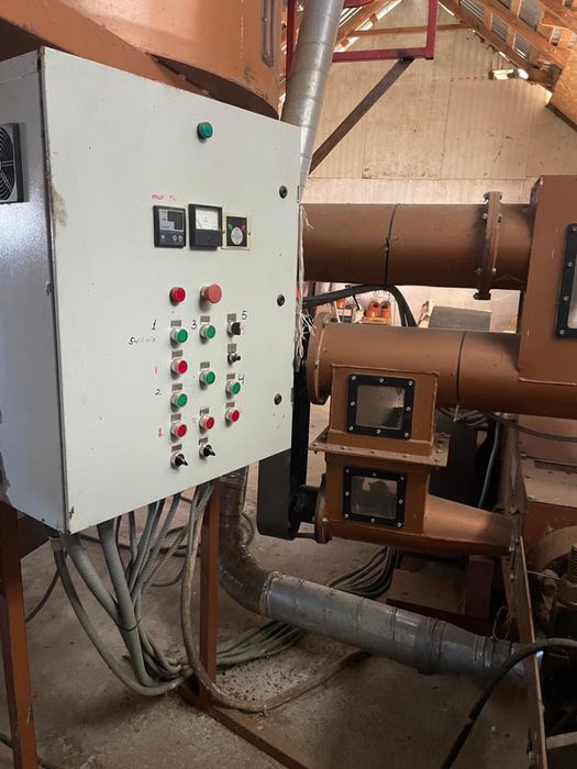 Presa industriala brichetare rumegus si resturi vegetale