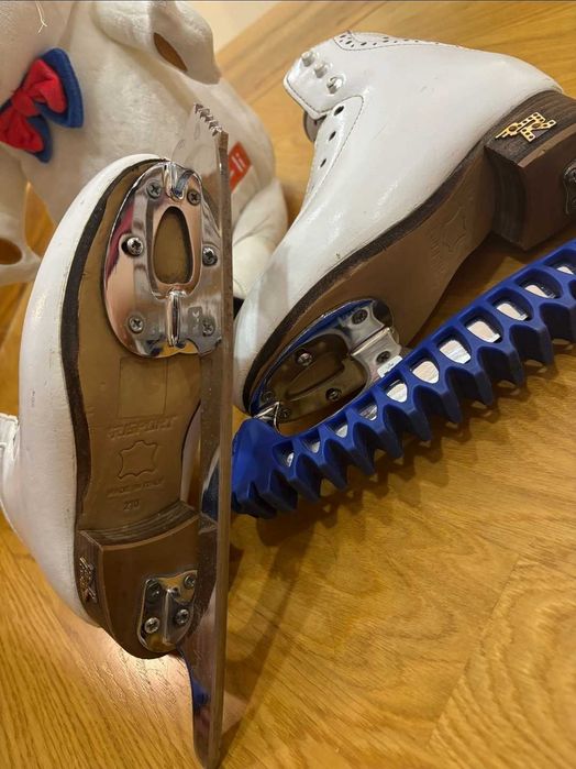 Продавам кънки Risport RF3 Pro 210