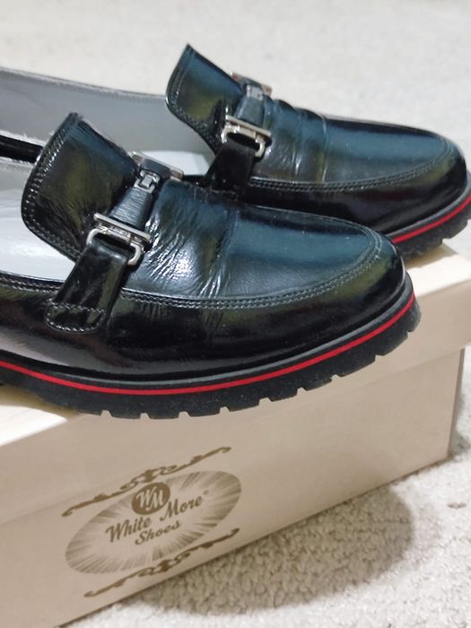 Продам лаковые лоферы