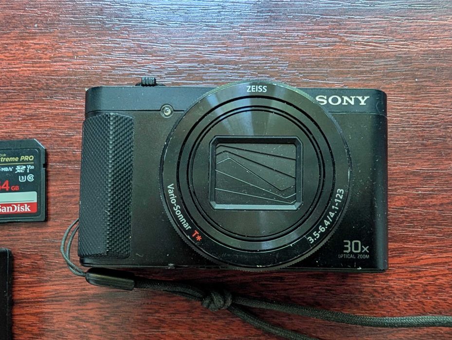 Camera foto pentru excursii - Sony DSC HX90V - Zoom optic 30X - 4 acumulatori - card 64 GB+16GB
