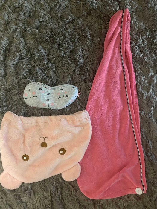 Casca baie roz pal + roz cu inchidere cu nasture + ochelari somn, nou