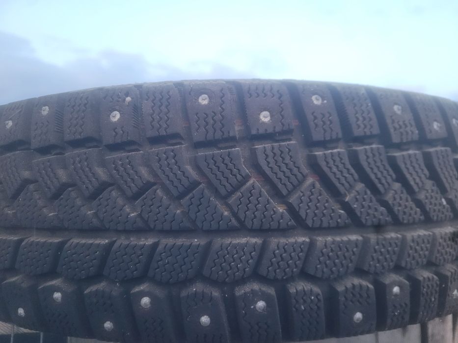 Продам 2 комплекта резины зима лето 185 65 r15