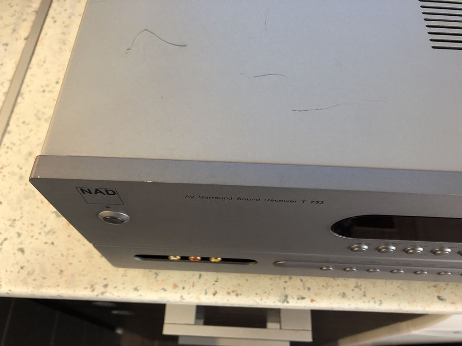 NAD T-753 ресивър