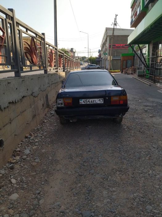 Продается машина марки Audi 100