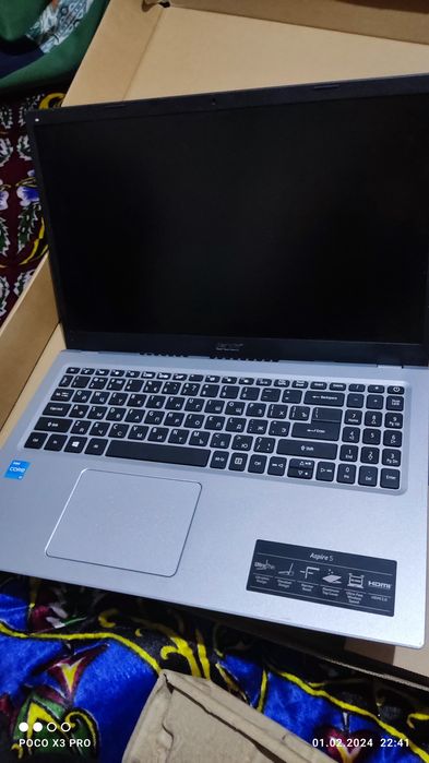 Noutbuk yangi karobka dokument