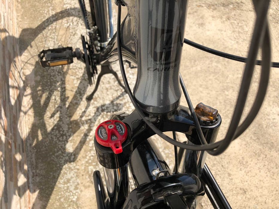 Bicicleta Oras/Trekking Carpat Elite 700C; Roti 28", Frane Disc, 21 Viteze, Cadru Aluminiu; Gri/Negru