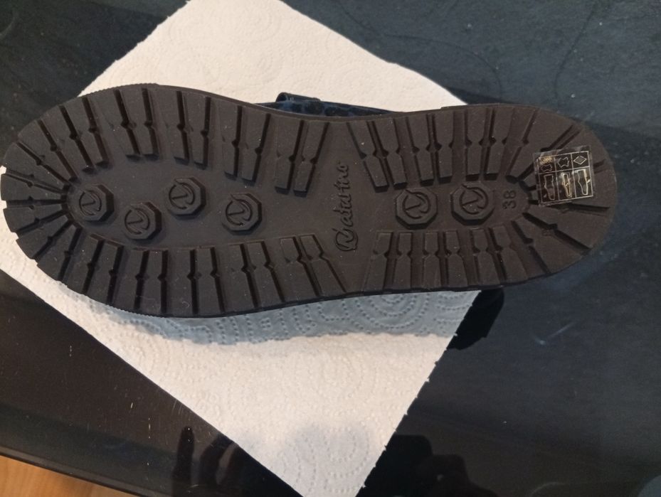 Продается дерзкие, красивые,гламурные кеды.