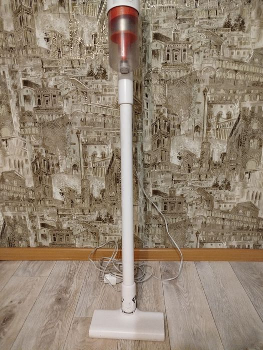 Пылесос вертикальный