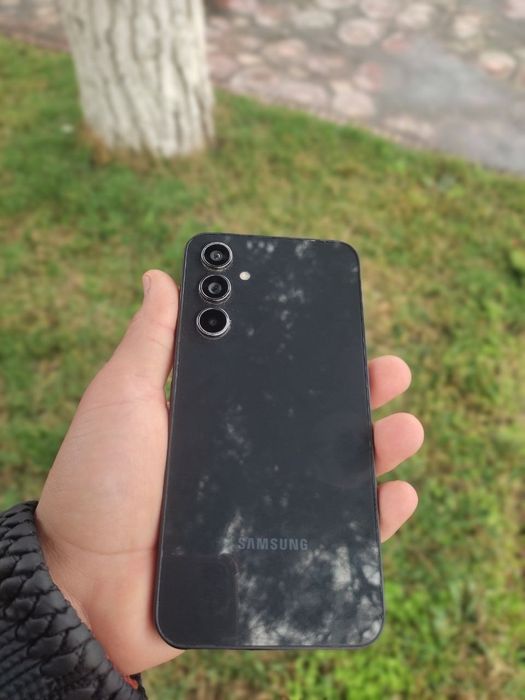 Samsung Galxy A54 5g.Xotira 128 gb 2 ta simkarta imeka utgan qonuniy..