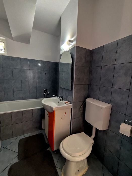 Închiriez apartament