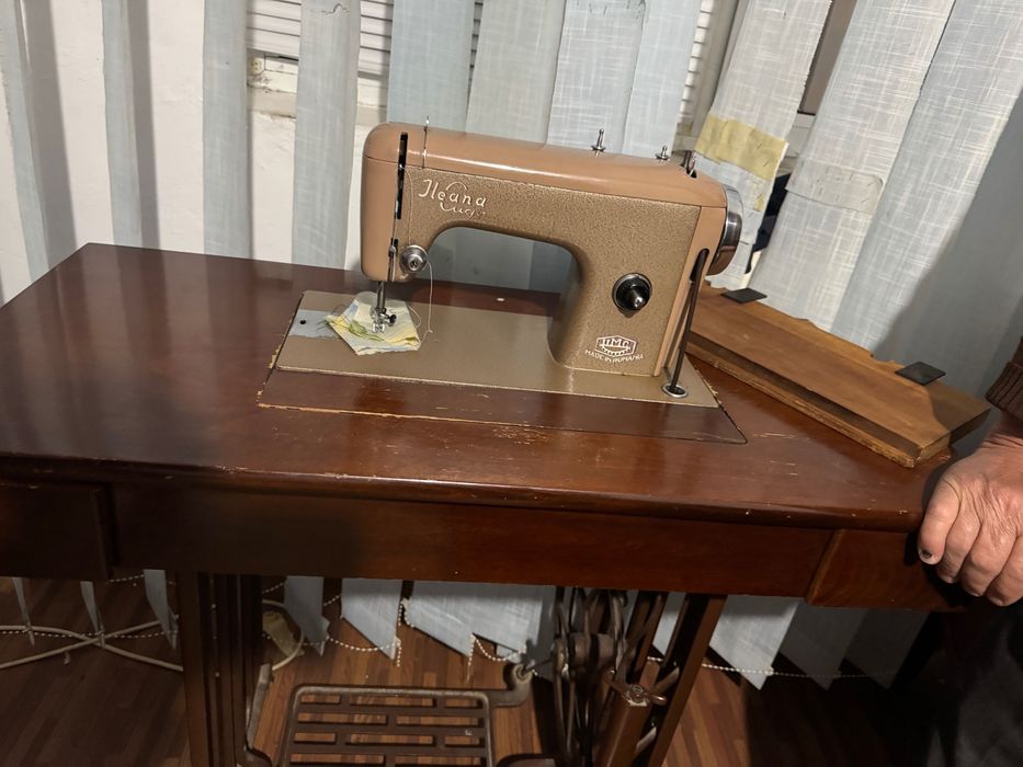 mașina de cusut retro Ileana Cugir 1963