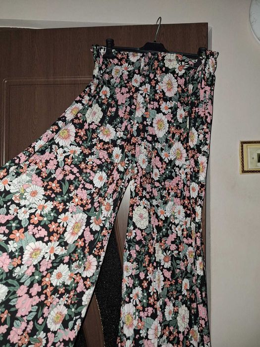 Pantaloni cu flori creponati nr 46,48