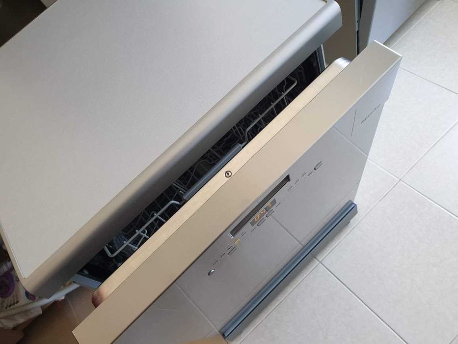 Инокс - Miele Съдомиялна - 14 Комплекта - Свободностояща - 60см