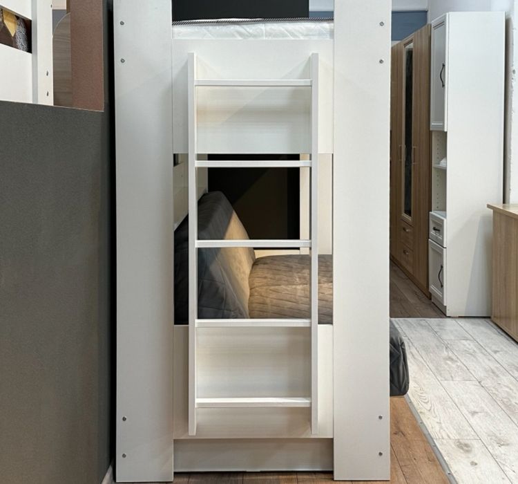 Двухъярусная кровать