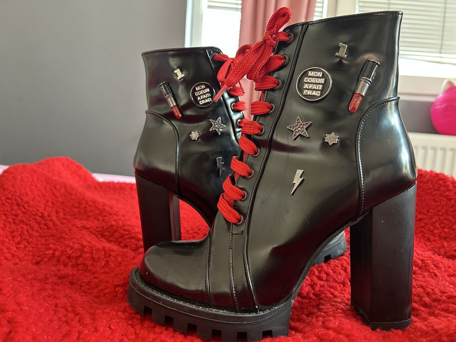 Боти на висок ток