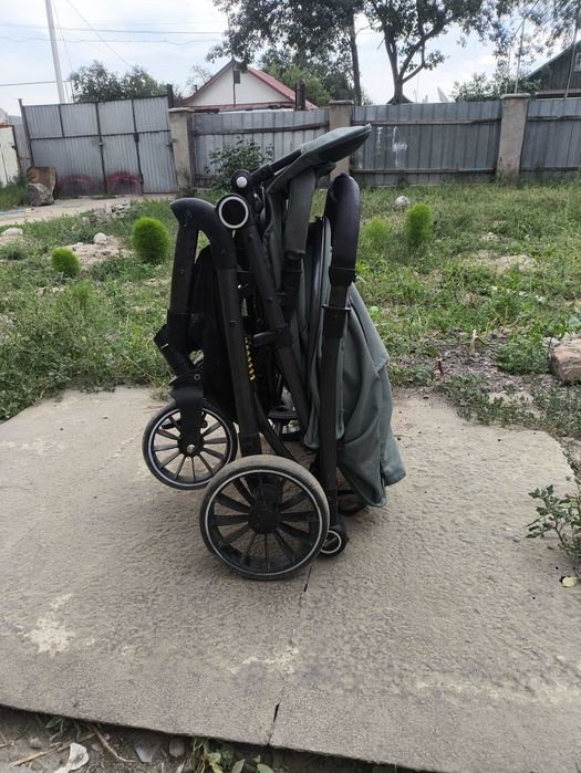 Продам две коляски и соединение до колясок