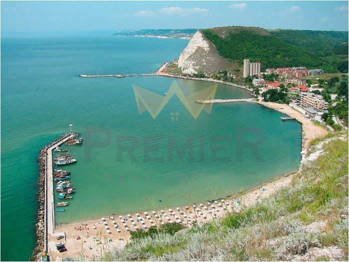 Продава се Къща в Каварна - 350 кв.м за 506 €/кв.м - Снимка #2