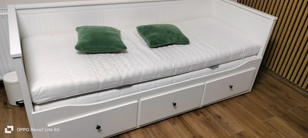 Vând  pat-divan Ikea