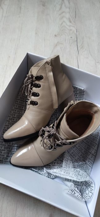 Елегантни дамски боти ADI/Пещера, таупе, ест. кожа/лак, номер 36