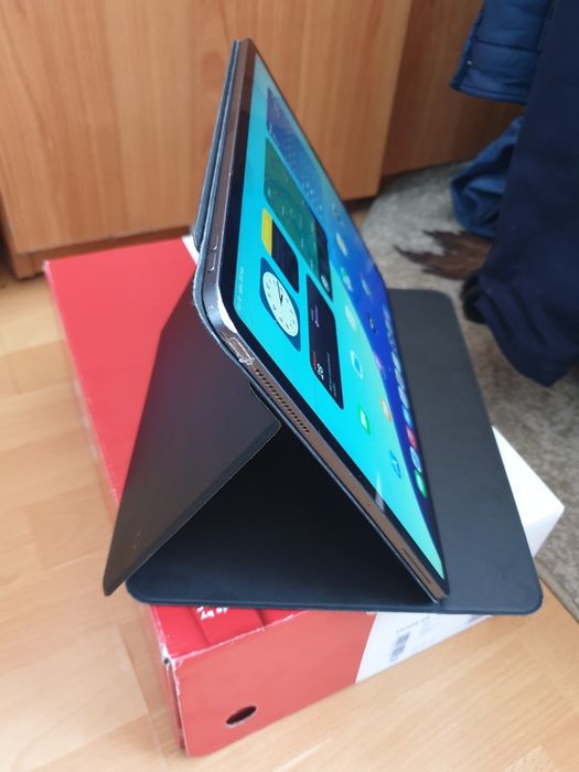 iPad Pro (12,9 inchi) (generația a 3-a).