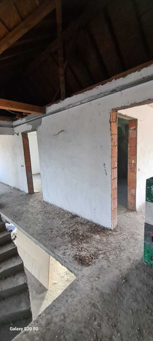 CASĂ D+P+E DE VÂNZARE în Reghin – teren 2.000 mp, zona rezidențială