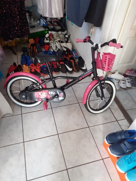 Ofer spre vanzare Bicicleta pentru fetite  4 _7 ani